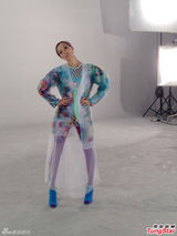 组图：郑秀文拍摄新歌MV正享受恋爱滋润