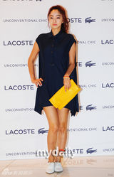 组图：孔孝真朴诗妍等韩国艺人出席时尚派对