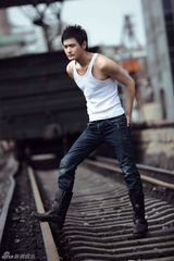 组图：王雨型男写真曝光 突破“萌男”印象