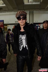 组图：罗志祥亮相香港 黑超遮面酷劲十足