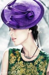 组图：黄圣依时尚封面优雅复古显女人本色