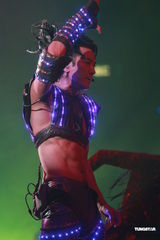 组图：郑伊健开唱遭催婚 女友蒙嘉慧到场欣赏