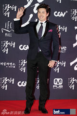 组图：李秉宪韩孝珠等亮相《光海》红毯秀