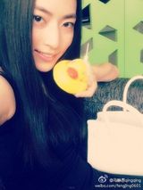 组图：疑似李亚鹏激吻女私照 容貌清纯可人