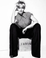 组图：克里斯滕-邓斯特短发登杂志 性感中性风