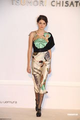 组图：乐基儿出席时装秀 称无生子压力黎明不急