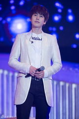 组图：SJ-M见面会北京收官 互赠贴心礼物