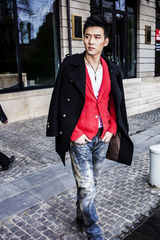 组图：魏千翔春季阳光写真笑容亲切