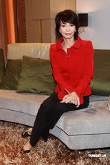 幻灯图：郑裕玲汪明荃曾华倩录节目秀熟女风采