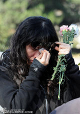 组图：李钰安徽落葬青铜女孩做墓碑 男友汪雨寄哀思