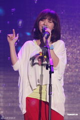 组图：孙耀威梁文音加盟不设限演唱会 推行宗教时尚