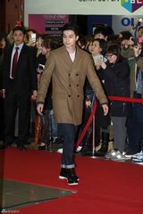 高清图：李政宰新片试映 宋智孝河智苑红毯斗艳