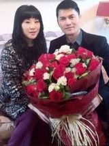 组图：吕良伟与妻子10岁儿子私照曝光