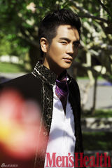 组图：张晓龙《时尚健康》大片玩撞色春意盎然