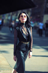 组图：高圆圆巴黎街拍 摩登女郎示范潮流美衣