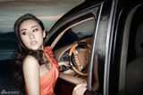 幻灯图:苗圃化身美女车模 尽显迷人光彩