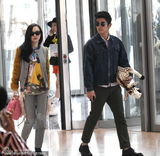 组图：霍思燕与男友杜江一同现身 牵手甜蜜秀恩爱