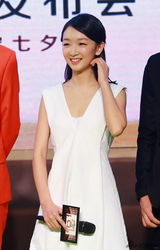 组图：《宫》发双凤海报 周冬雨赵丽颖七夕争爱