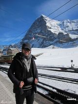 组图：许廷铿赴瑞士交流登少女峰怀念香港美食