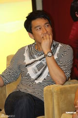 组图：刘若英出演舞台剧《在西厢》 笑称嫁不出去