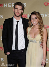 组图：玉女歌手麦莉疑与男友分手 四年感情回顾