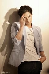 组图：韩国型男元斌服饰写真简洁时尚