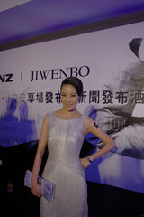 组图：李心彤出席时尚秀 大气时尚惹人爱