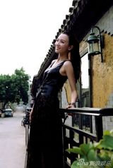 组图：赵彦乔夏日清爽写真曝光 长发诠释小清新