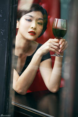 组图：江祖平最新写真 黑纱遮面高贵典雅