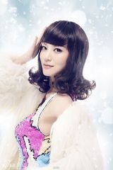 组图：唐于鸿写真变雪精灵 清新灵动新年博头彩 