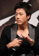 高清图：《到炮火中去》发布会 权相佑(权相宇)等出席