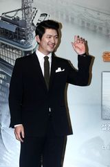高清组图：韩国电影《巨塔》首映群星云集
