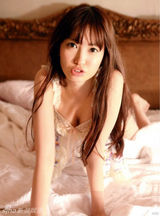 组图：AKB小嶋阳菜内衣诱惑 薄纱遮臀羞涩捧乳