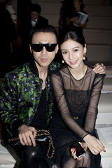 组图：Angelababy华贵出席Valentino秀