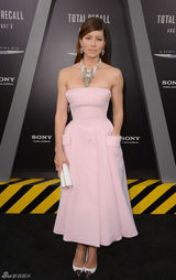 组图：《全面回忆》首映 杰西卡粉裙VS凯特蛇皮纹裙