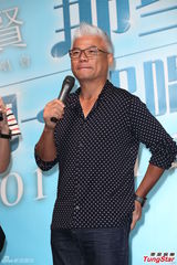 组图：巫启贤曝演出曾招小混混闹场 惨遭砸鸡蛋