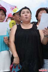 组图：蔡康永顶高温率千人唱反核歌曲