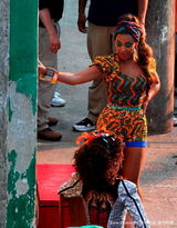 幻灯：碧昂斯与艾丽西亚合作新曲 拍MV比拼性感