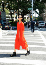 组图：陈燃受邀出席品牌时尚秀 红衣造型亮相