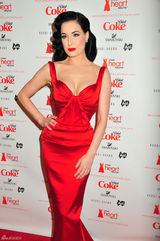 高清组图：脱衣舞娘蒂塔-万-提斯红裙爆乳亮相