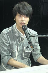 严爵台北开唱“不孤独” 挑战新专辑全曲目