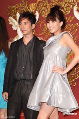 组图：张艾嘉露背装豪气大笑 隋棠遇旧爱同场不尴尬