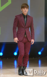 组图：韩新男团BEAT WIN办SHOWCASE正式出道