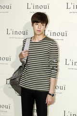 独家高清：张根硕撑品牌活动 少女时代允儿清纯