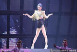 组图：蔡依林苦练钢管舞 高空双脱手搏命演出