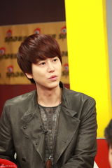 高清组图：SJ-M做客争开微博 玩转网络流行语