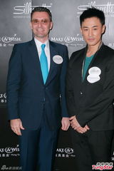 组图：林峰不谈与吴千语游太空 否认抢粉丝手机