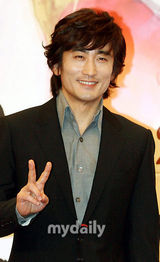 幻灯图集：车仁表宣传《名家》 韩高恩火红装复古