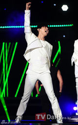 组图：东方神起少女时代等众星助阵梦想演唱会