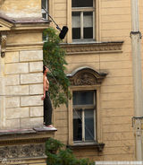 组图：《碟中谍4》阿汤哥半裸吊钢丝变空中飞人